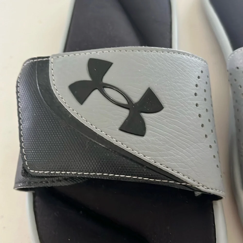 Under Armour - Men’s ignite slides / sandals. Size 8. Gray and black
